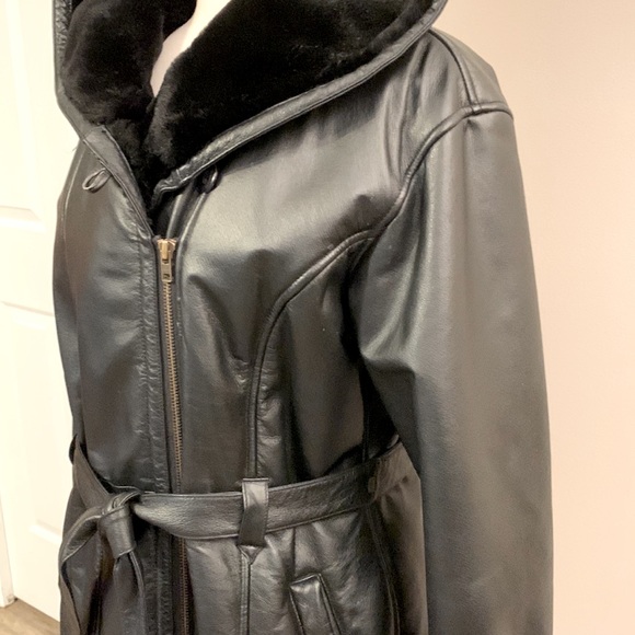 Like new Wilson’s leather coat - Picture 5 of 14